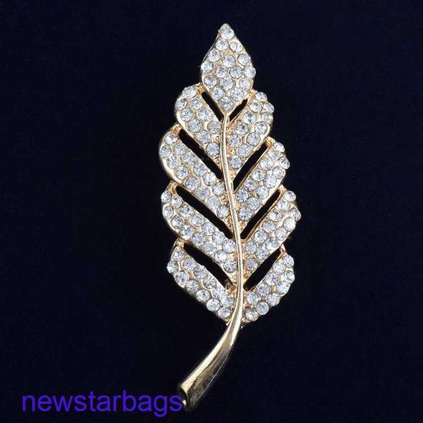 

manufacturer gift wholesale youzun grade diamond leaf brooch inlaid with diamond fashion versatile suit creative clothing pin, Gray