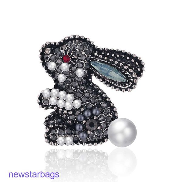 

manufacturer gift wholesale platform diamond rabbit fashion lovely pearl brooch accessories clothing, Gray