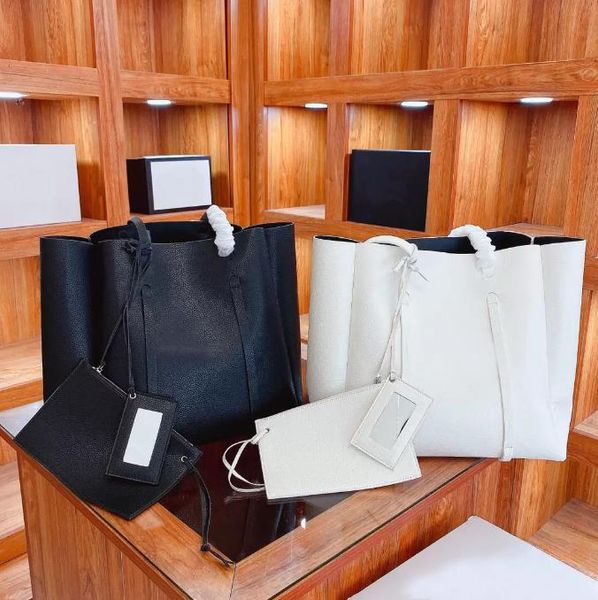 

2023 lady Luxury designer Women's Tote bags Large Capacity handbag fashion pattern Underarm shopping bag plain Letter, Black