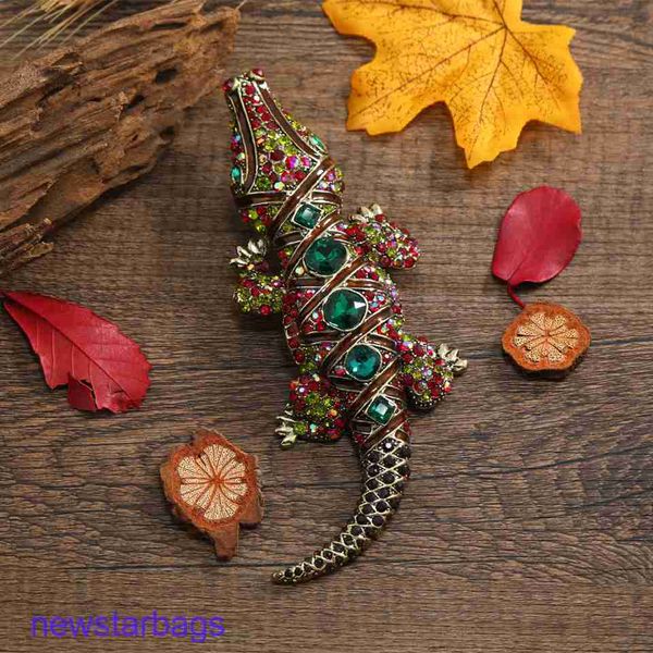 

manufacturer gift wholesale fashionable personalities alloy cubic crocodile brooch set men's suit business animal pin decoration, Gray