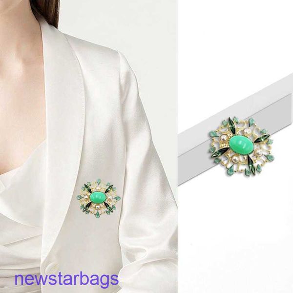 

manufacturer gift wholesale qingdao jewelry brooch baroque antique palace pearl acrylic matte gold pin accessories, Gray