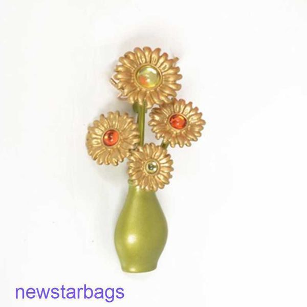 

manufacturer gift wholesale new style sunflower brooch, Gray