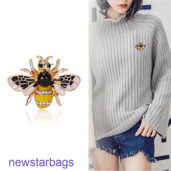 

manufacturer gift wholesale better selling fashion versatile bee painting oil diamond small brooch personality animal, Gray