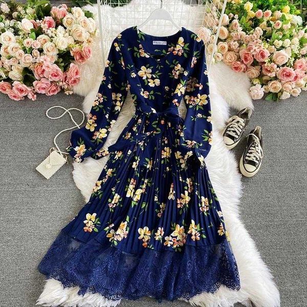 

vintage floral dresses v neck waist controlled slimming lace stitching pleated, Black;gray
