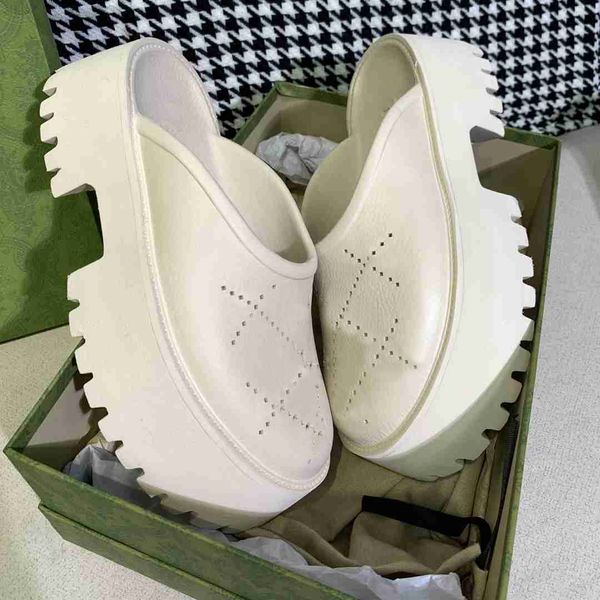 

2023 perforated slipper designer luxury platform slide slippers hollow pattern sandal transparent materials sandals rubber flat black white