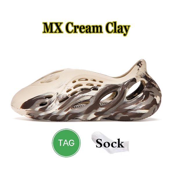 

2023 mens slide women designer slides slippers foam runner sandals desert sand earth brown onyx triple white black mxt moon gray outdoor