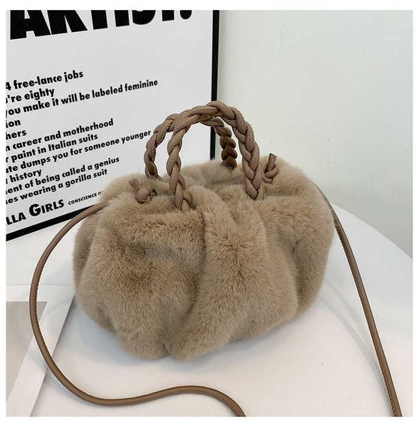 

shoulder bags 2022 new furry niche plush women s messenger portable autumn and winter fashion ladies bolsa 230113