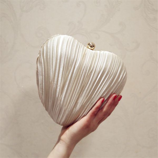 

waist bag fold evening clutch heart shaped banquet with chain wedding dinner drop mn1293 230114