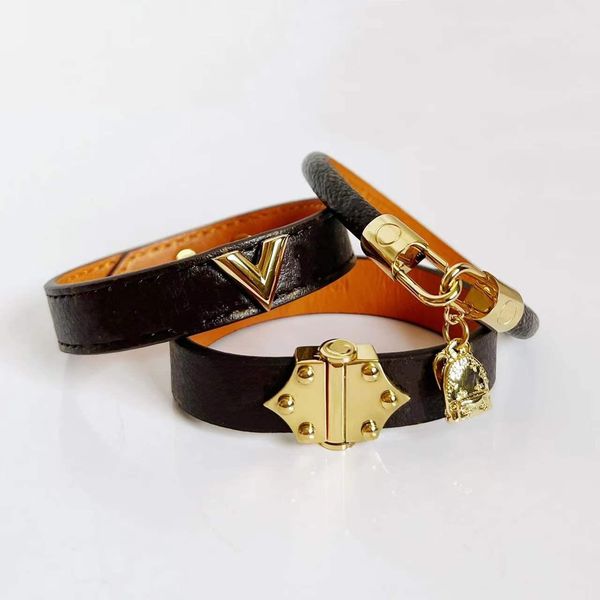 

luxury designer jewelry women leather bracelet with heart lock hardware charm pu bracelets four leaf flower pattern gold bag pendant hanging, Golden;silver