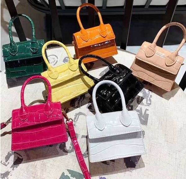 

2022 new popular acrylic chain mini one shoulder slant designer bag