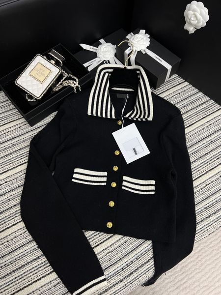 

the combination of classic stripe elements is more academic style, age reducing stripe metal button sweater cardigan, White;black