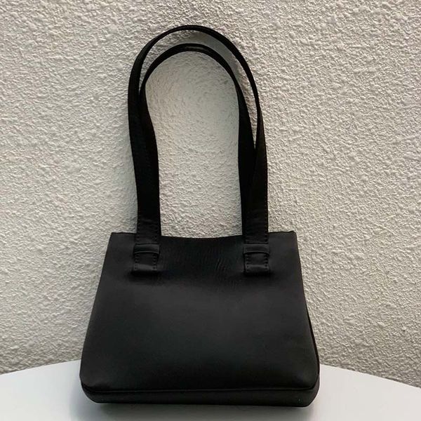 

luxurys crossbody bag fashion women famous classical designer lady cross body bags handbag black gold silver leather simple and generous a m
