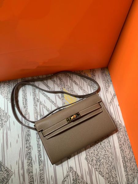 

classic shoulder bag 2023 spring luxury tote metal lock designer women bag crossbody purse clamshell design casual