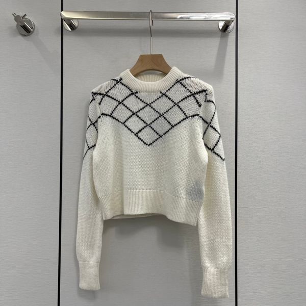 

22 early autumn new rhombus short round neck knitted sweater, White;black