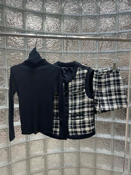 

22 autumn and winter vintage tweed sleeveless vest three-piece set, White