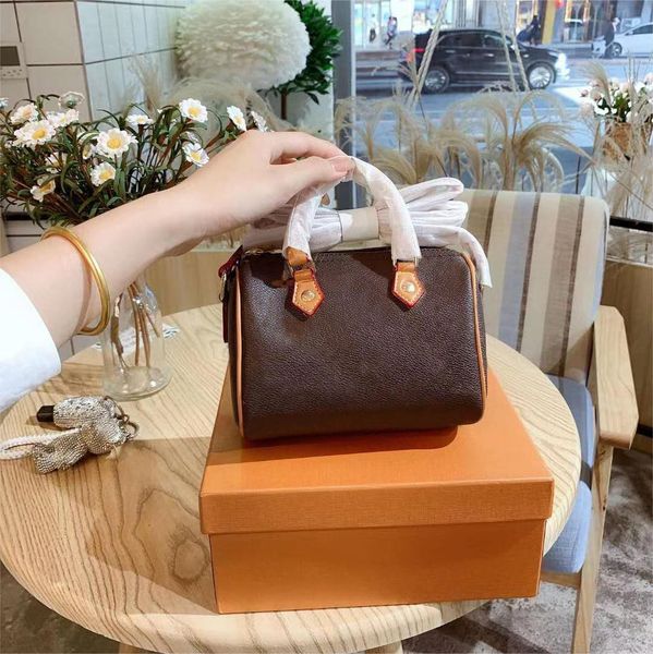 

nano speedy designer crossbody shoulder bags cylindrical zipper pillow handbag m81085 adjustable and detachable shoulder straps casual pract
