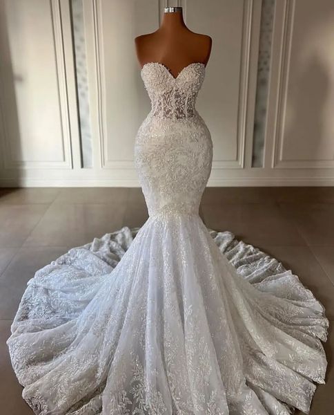 

2023 mermaid wedding dresses luxury crystal beads sweetheart illusion full lace appliques sleeveless cutaway sides bridal dresses custom ves, White