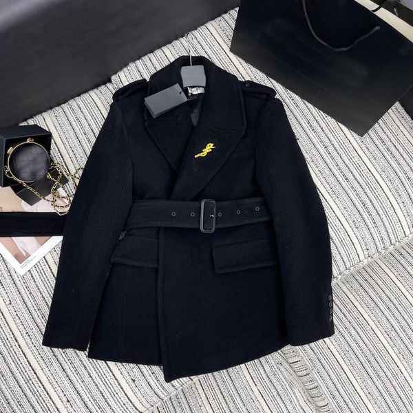 

women's wool strongly recommends the autumn and winter series wool coat shoulder pad design, which is good for distribution of brooches, Black