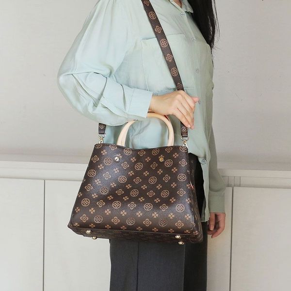 

shoulder bags designer luxury satchel messenger leather strim handles with shoulder strap crossbody bag french womenbag