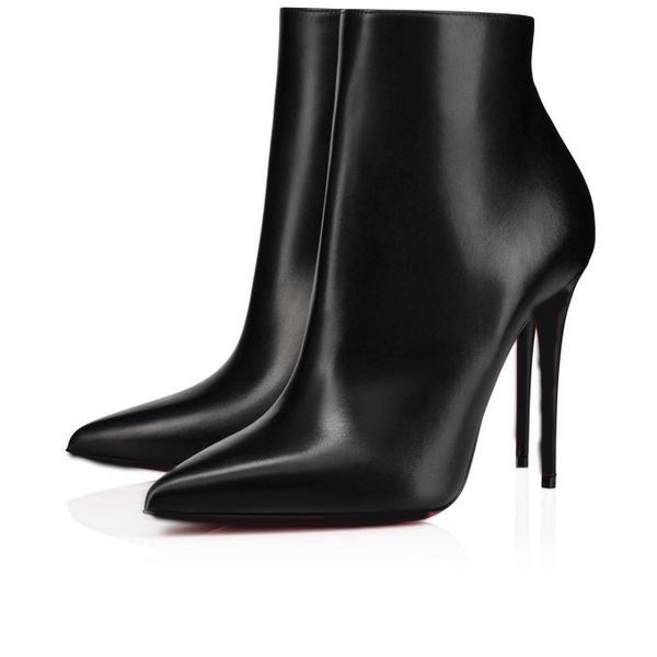 

this boot upper is made of bright black calfskin with stretchable long leg lines on the wear-resistant 100mm stiletto heel