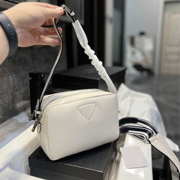 

triangle logo crossbody snapsshoulder bags p letter designer bag women simple camera bag flap crossbody bags luxurys handbag female purse 23