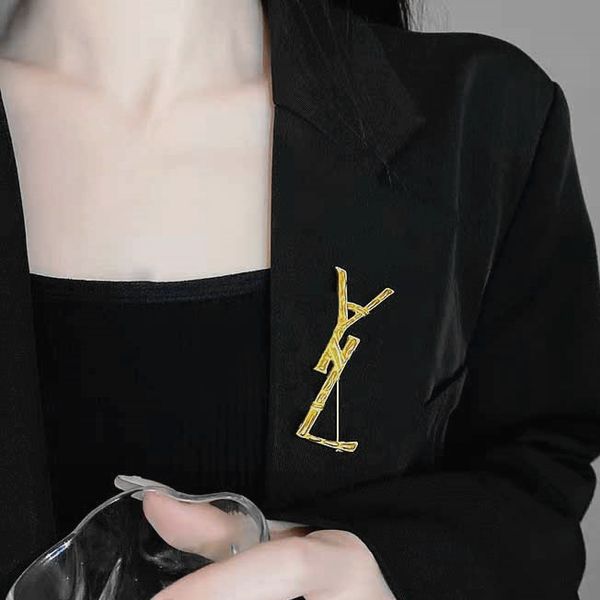 

wholesale luxury mens womens desigenr letter brooches high-end geometry gold pins brooche women wedding jewelry gift, Gray