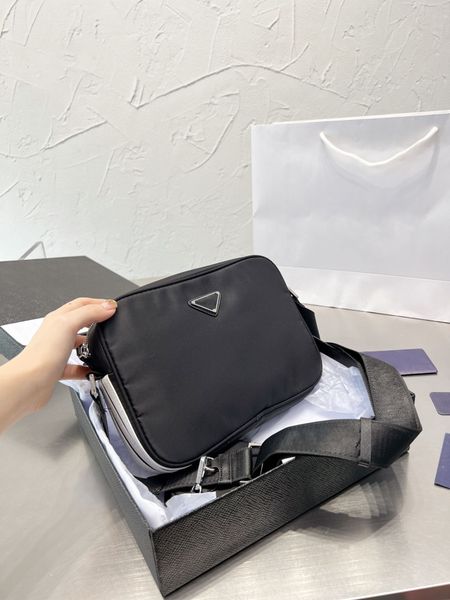 

2023 fashion shoulder bag co-branded luxury brand designer handbag crossbody purse canvas zipper black large capacity