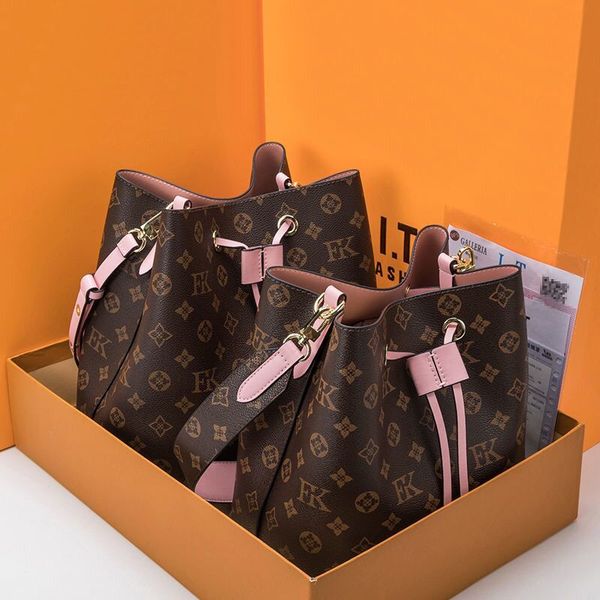 

2023 shoulder bag new outdoor bucket bag men's and women's outdoor cross-printed messenger bag