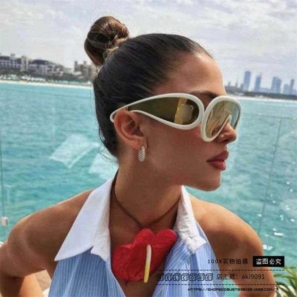 

2023 luxury designer sunglasses new luo yijia integrated mirror personalized windshields ins same one piece sunglasses lw40108, White;black