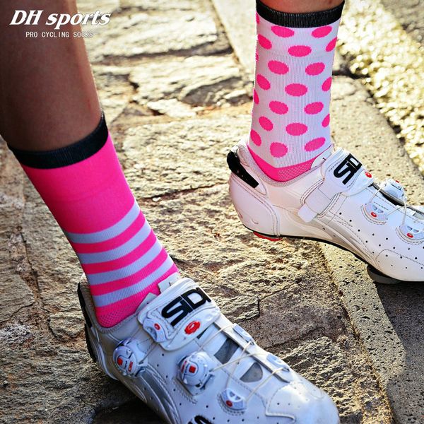 

sports socks dh sports professional cycling protect feet breathable wicking sock outdoor road bike nylon bicycle accessories 230801, Black