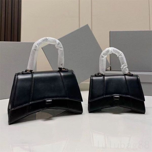 

simple luxury handbag leather bolso hourglass curved shape outdoor mens bags casual with single handle designer shoulder bags black white c2
