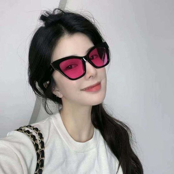 

2023 new luxury designer family g's new online celebrity tiktok same butterfly frame high beauty women's versatile fashion sunglas, White;black