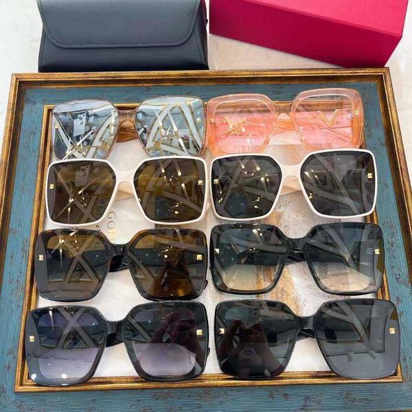 

2023 luxury designer new online celebrity tiktok the same of warren suyuan style high class women's big versatile sunglasses va0748, White;black