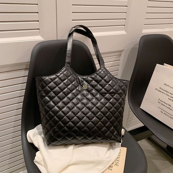 

leather brand large capacity shoulder bag diamond check women's tote bag sell underarm bag