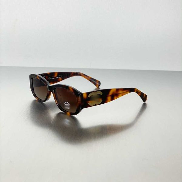 

2023 new luxury designer 23 new anti ultraviolet sunglasses women's thin sunglasses sun protection version plain face 5493 fashion, White;black