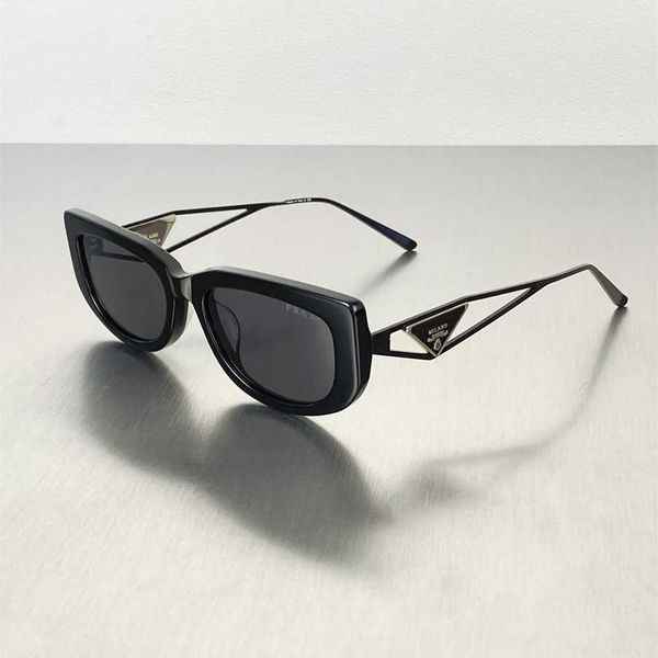 

2023 new luxury designer new family sunglasses triangle ins net red same metal sunglasses small face street shot, White;black