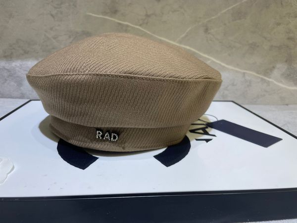 

designer berets letter chain beret cap fashion lady outdoor travel bonnet caps luxury beanies black white hats aaa4848, Blue;gray