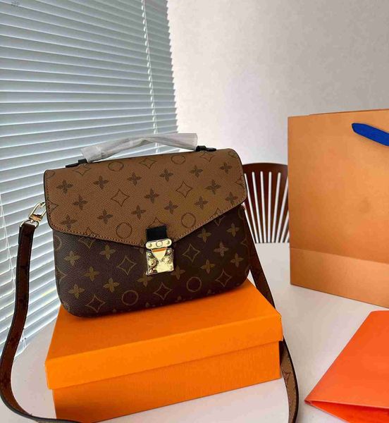 

luxury handbag designer bag wallet fashionable leather crossbody womens large capacity composite shopping vintage brown plaid bags 66
