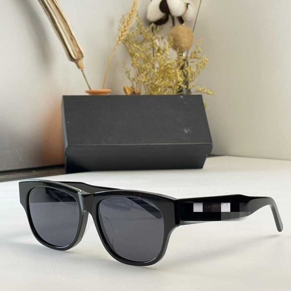 

2023 new luxury designer high-quality box for male and female couples driver's travel sunglasses bb0164s, White;black