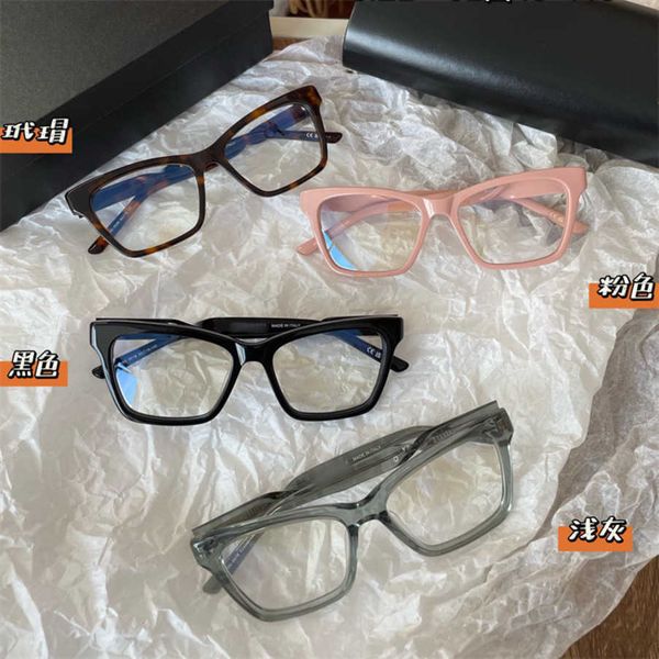 

2023 new luxury designer sunglasses b's plate box fried dough twists leg flat mirror women's ins net red same twisted plain eyegla, White;black