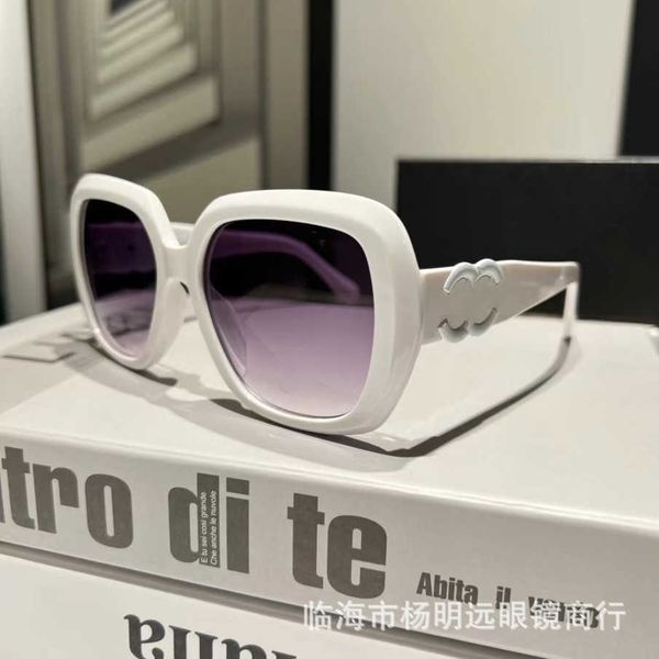 

2023 luxury designer sunglasses 23 new cat eye large frame glasses popular online live sunglasses, White;black