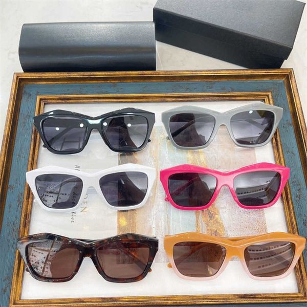 

2023 new luxury designer family b's new plate box sunglasses for men and women popular in internet. stars are the same type of butterfl, White;black