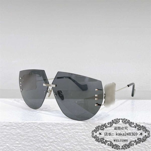 

2023 new luxury designer luo yijia style sunglasses female star frameless metal sunglasses male fashion lw40049, White;black