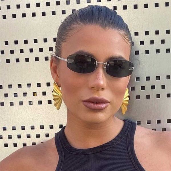 

2023 new luxury designer sunglasses individuality ins net red star same female frameless oval sunglasses ch4322, White;black