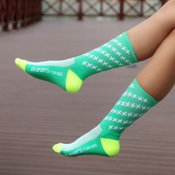 

sports socks professional cycling men women wear resistant breathable endurable mid length training for outdoor runing hiking 230801, Black