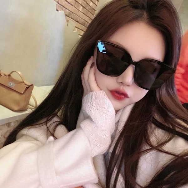 

2023 luxury designer sunglasses 23 spring/summer new for women 3865 plate box show small face and temperament ins advanced sense sunglasses, White;black