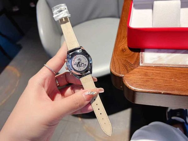 

designer elegant women wrist watch speedmaster watches te4b quartz movement iced out diamond bezel leather strap prx uhr perfect gift with b, Slivery;golden