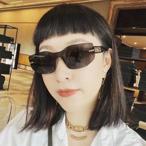 

2023 luxury designer new f family online red the same style of goggles fashion fe40066 individualized all-in-one sunglasses, White;black