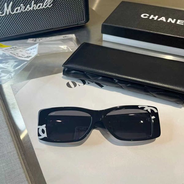 

2023 luxury designer sunglasses new hong kong small fragrance letter kangpeng series 22a glasses black large frame plain tone sunglasses, White;black