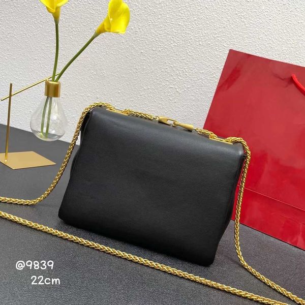 

v rivet fashion designer bags bag for ins ladies2023 velatninio large chain show versatile new brass one shoulder oblique span small square